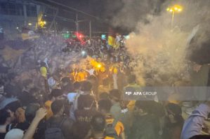 Bakıda böyük izdiham: küçələrə axışdılar - VİDEO