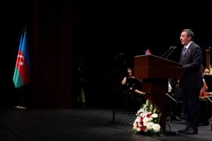 Cevdet Yılmaz Azərbaycanı təbrik etdi