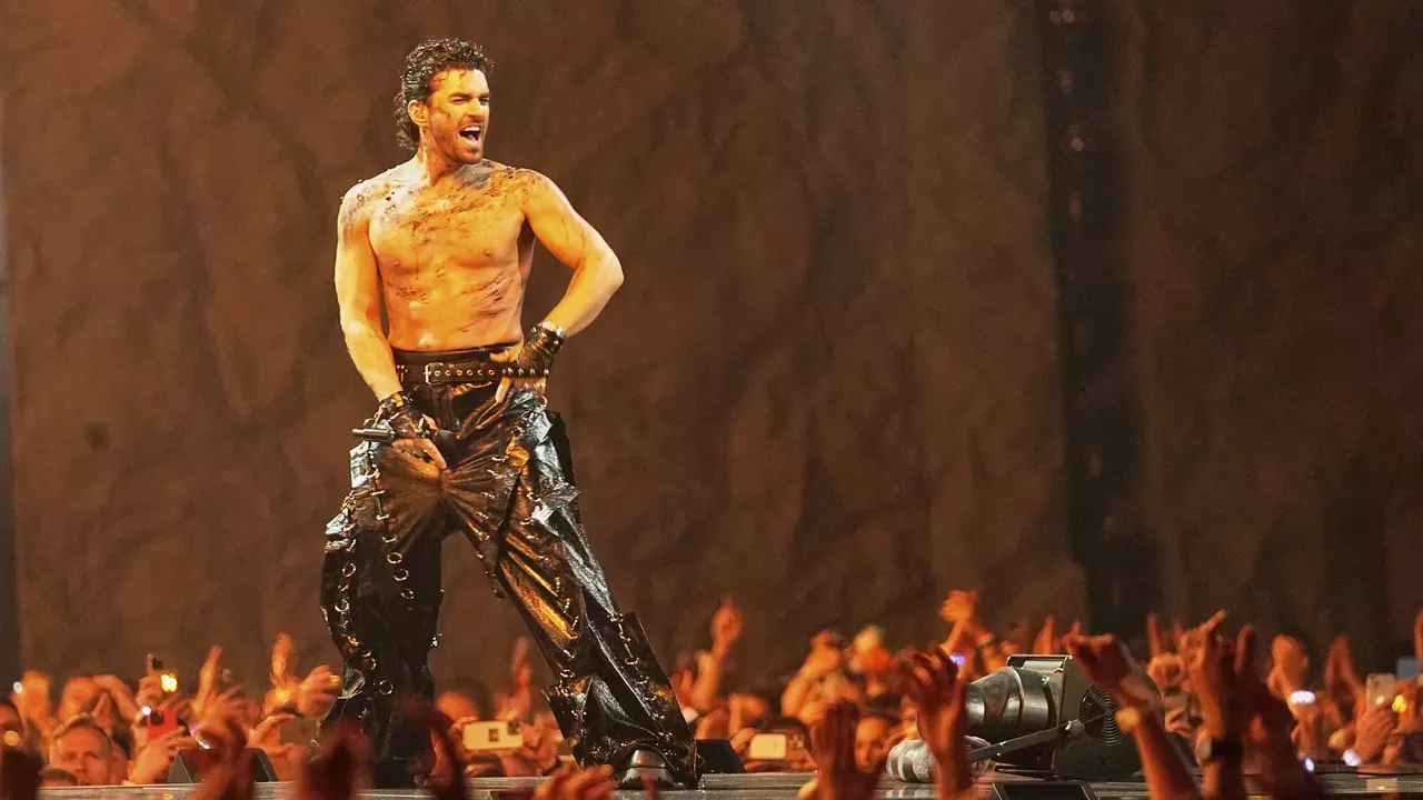 Aparıcı “Avroviziya”dakı mahnıya görə erməniləri təhqir etdi: Bunlara ərazi vermişik!