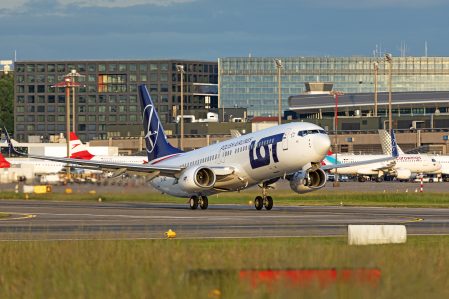 LOT Polish Airlines Boeing 737 89P SP LWD 5 25 22