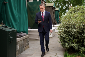 Mayk Uolts istefa verib: yeni vəzifəsi məlum oldu