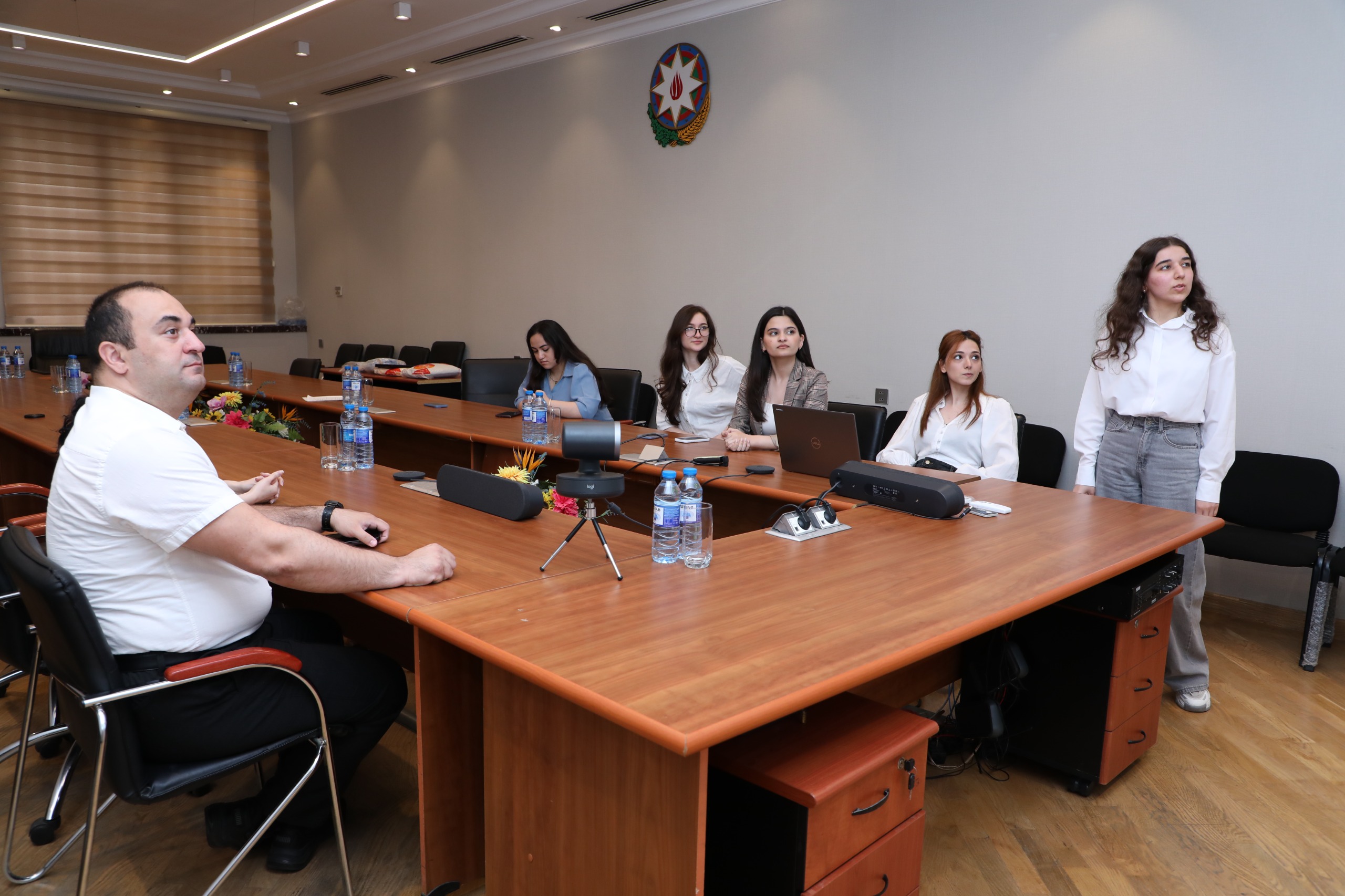 “Gənc İstedadlar Proqramı”nda təcrübəçilərin fərdi mövzularının təqdimatı keçirildi - FOTOLAR 3 WhatsApp Image 2025 05 19 at 15.45.21 1