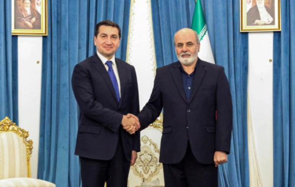 Hikmət Hacıyev İran Ali Milli Təhlükəsizlik Şurasının katibi ilə görüşdü