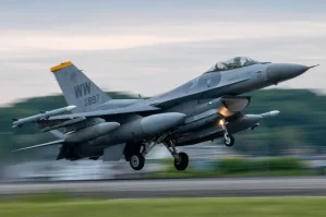 Ukraynaya F-16 təyyarələri üçün 310 milyon dollarlıq müqavilə