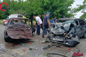 Bərdədə ağır qəza: meyvə-tərəvəz yola dağıldı - FOTOLAR