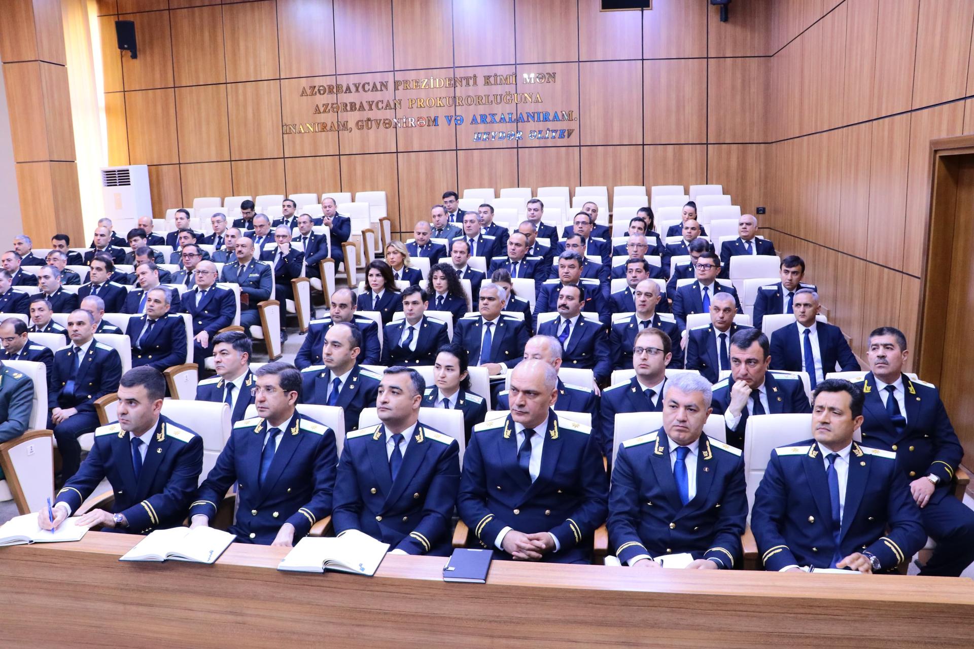 Kamran Əliyev müşavirə keçirdi, tapşırıqlar verdi - FOTOLAR 4 Kamran Əliyev müşavirə keçirdi, tapşırıqlar verdi - FOTOLAR