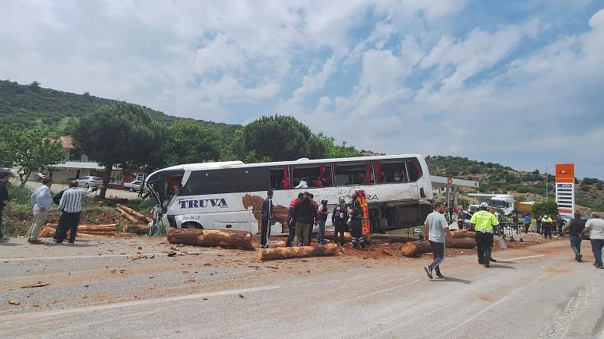Türkiyədə ağır qəza: 8 nəfər öldü 1 canakkalede zincirleme kaza cok sayida can kaybi var and6