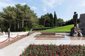 DİN-in kollektivi Heydər Əliyevin xatirəsini yad etdi - VİDEO