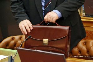 Kollec direktoru haqda inanılmaz iddia: küllü miqdarda mənimsəmə - FOTO