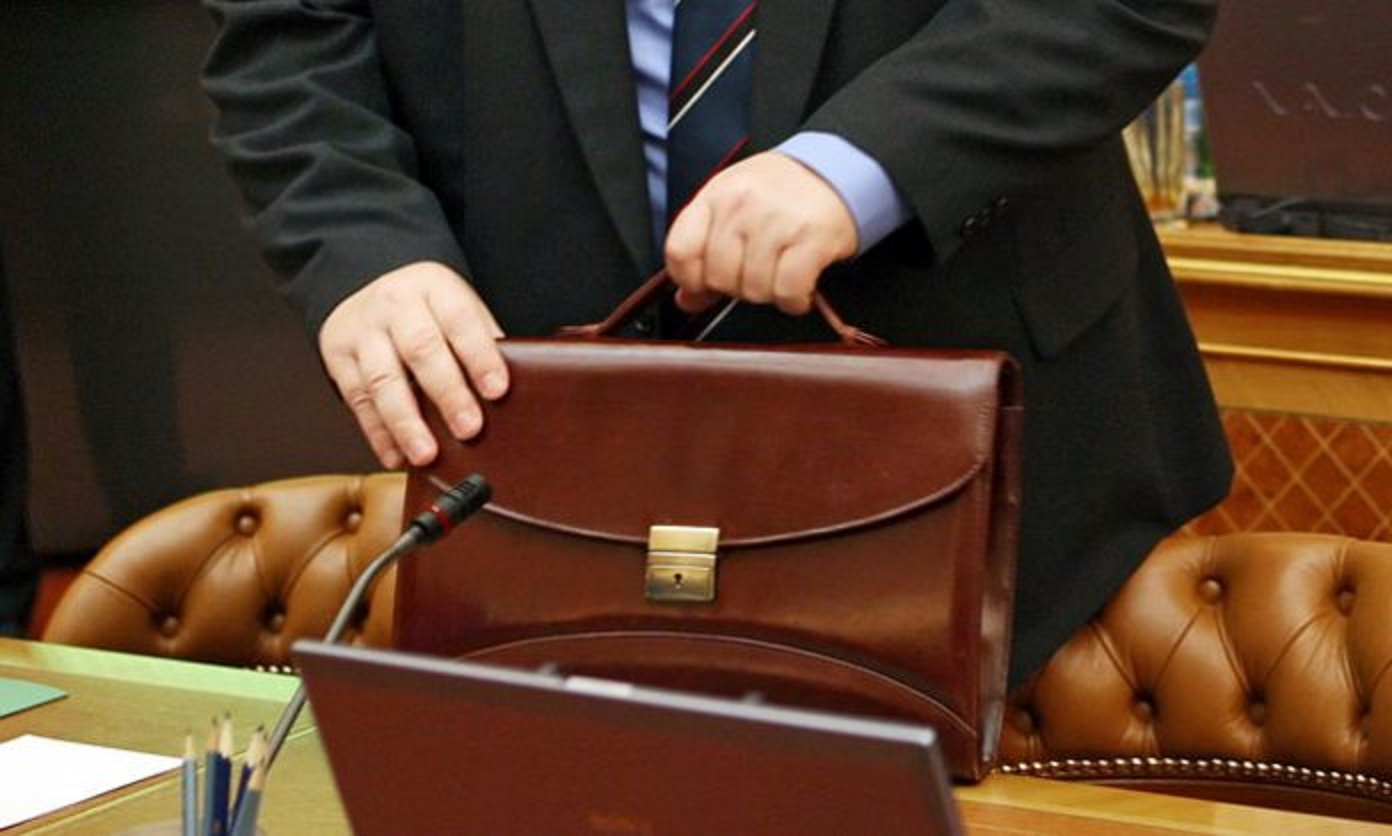 Kollec direktoru haqda inanılmaz iddia: küllü miqdarda mənimsəmə - FOTO