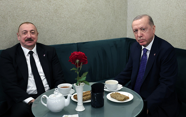 İlham Əliyev Ərdoğanla görüşdü: yeri dəyişdilər... - VİDEO - Globalinfo.az