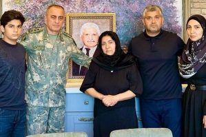 Hikmət Mirzəyev Qurbanovun ailəsini ziyarət etdi - FOTO