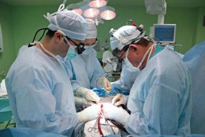 İnsana ilk süni ürək qoyuldu - VİDEO