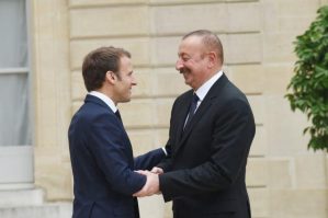 İlham Əliyevin Makronla görüşündə səmimi anlar - VİDEO