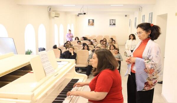 Müəllimlərin attestasiya nəticələrinə uyğun təlimlər başladı