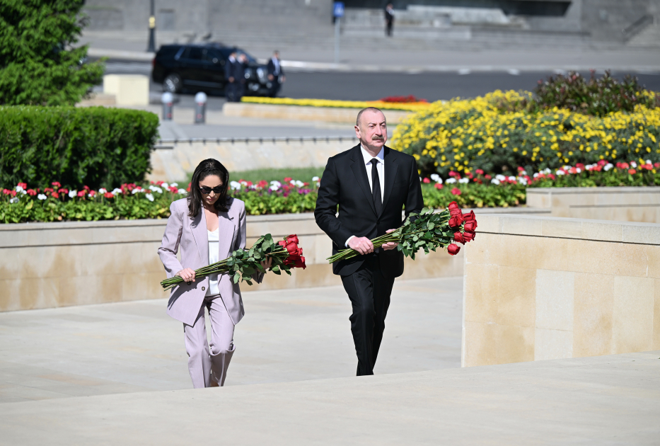 Prezident və xanımı onların xatirəsini andı - FOTOLAR 1 prez 05