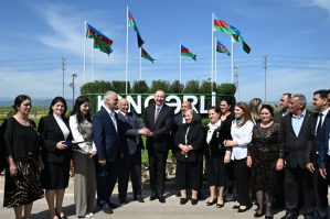 İlham Əliyev Ağdamın Kəngərli kəndinə köçən sakinlərlə görüşdü - FOTOLAR