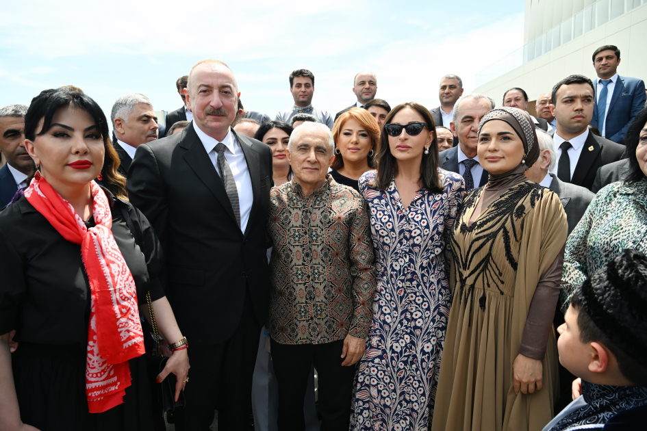 İlham Əliyev və Mehriban Əliyeva Ağdam Muğam Mərkəzinin açılışında - FOTOLAR 1 prez mugam