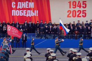 Paşinyan paradda münasibəti soyuq olan liderlə yanaşı oturduldu - FOTO