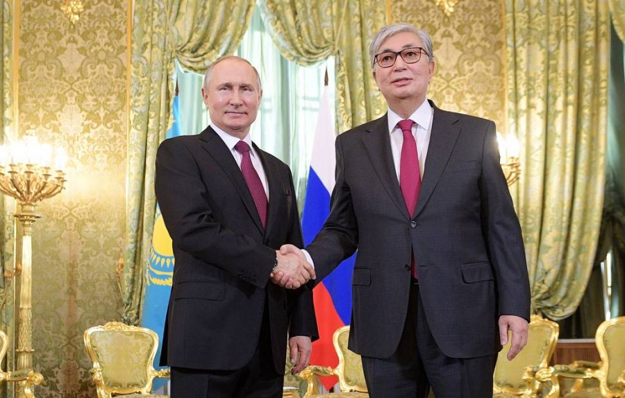 Putin Tokayevin atasını təltif etdi - VİDEO 1 putin tokayev 9