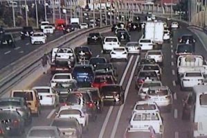 Bu prospektdə 3 maşın toqquşdu: böyük tıxac yarandı