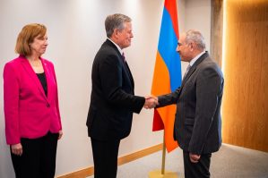 Sülh razılaşması Cənubi Qafqaza sabitlik gətirəcək - Stiv Deyns