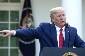 Jurnalistin sualı Trampı əsəbiləşdirdi, müxbir Ağ Evdən qovuldu – VİDEO