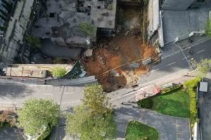 İstanbulda yol çökdü - VİDEO