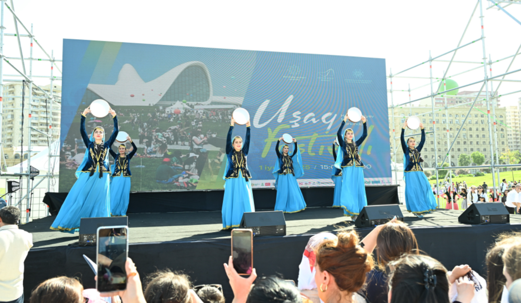 Heydər Əliyev Mərkəzinin parkında Uşaq Festivalı keçirilib – FOTOLAR