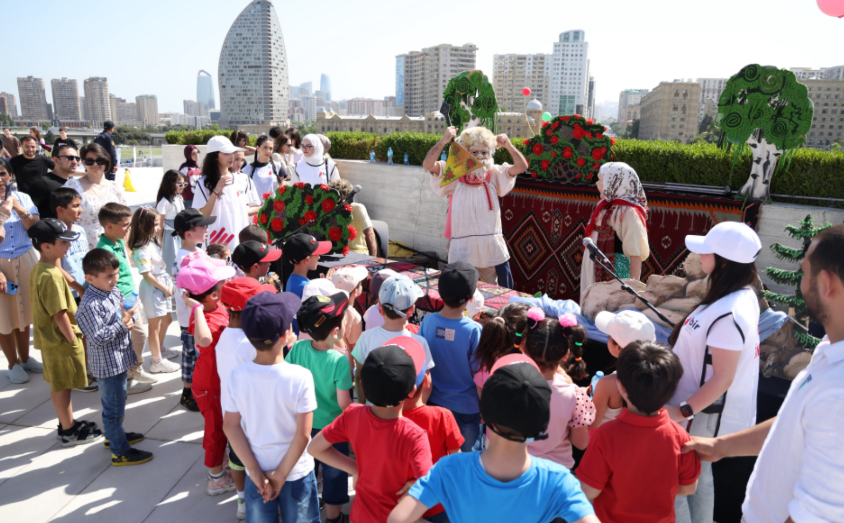 Heydər Əliyev Mərkəzinin parkında Uşaq Festivalı keçirilib – FOTOLAR