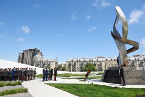 Zakir Həsənov Zəfər parkında - FOTOLAR