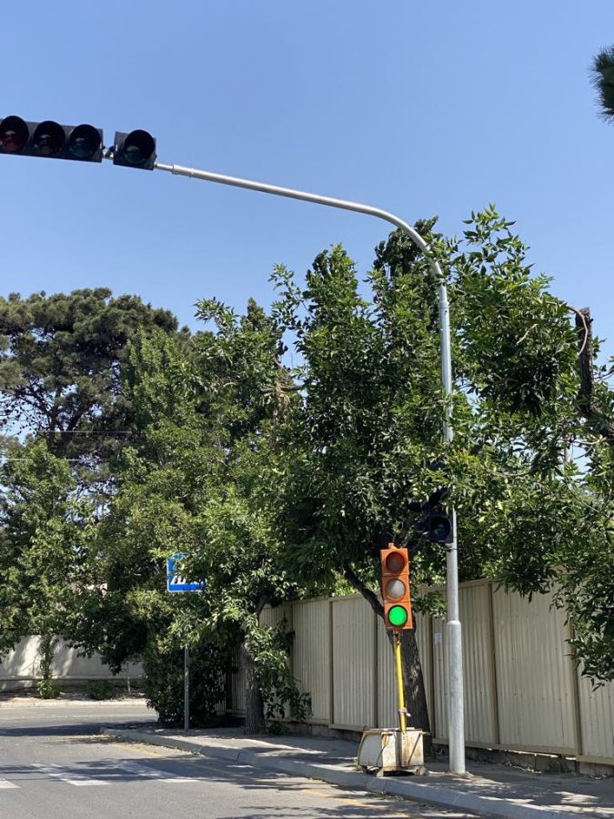 Bakıda işıqfor xarab oldu, “bala işıqfor” qoyuldu - FOTO 3 Bakıda işıqfor xarab oldu, “bala işıqfor” qoyuldu - FOTO