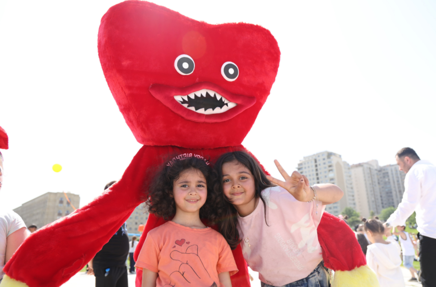 Heydər Əliyev Mərkəzinin parkında Uşaq Festivalı keçirilib – FOTOLAR