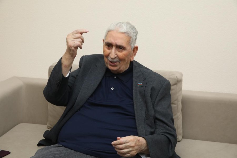 AHİK-in nümayəndələri Xalq artisti Arif Babayevi ziyarət ediblər - FOTO