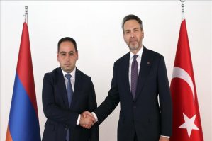 Bayraktar Ermənistan naziri ilə bu məsələni müzakirə etdi