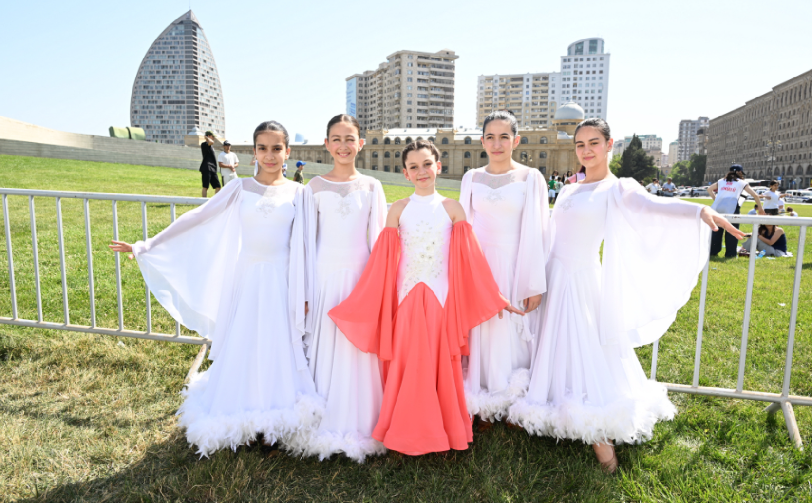 Heydər Əliyev Mərkəzinin parkında Uşaq Festivalı keçirilib – FOTOLAR