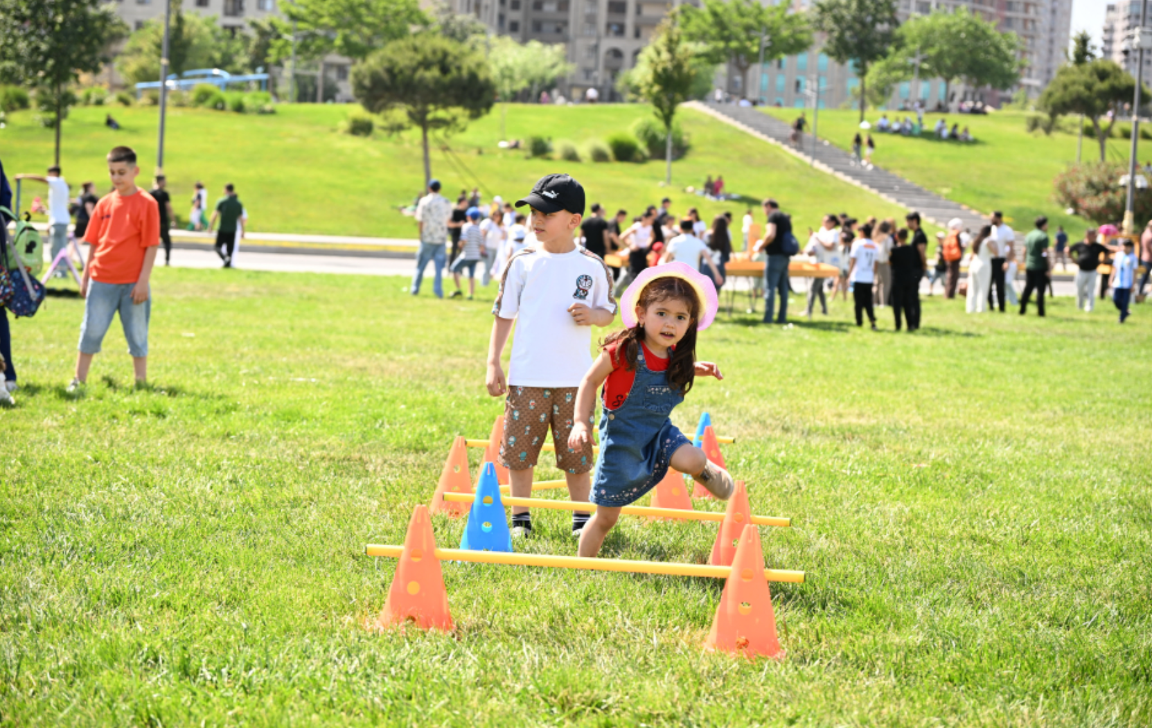 Heydər Əliyev Mərkəzinin parkında Uşaq Festivalı keçirilib – FOTOLAR