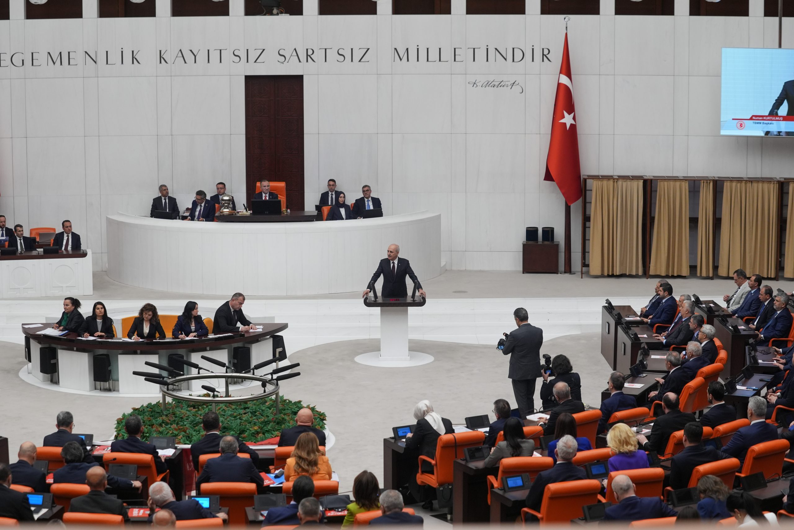 Numan Kurtulmuş yenidən TBMM sədri seçildi