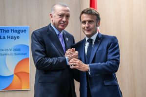 Haaqa görüşü: Ərdoğanla Makron regionun gələcəyini müzakirə etdi