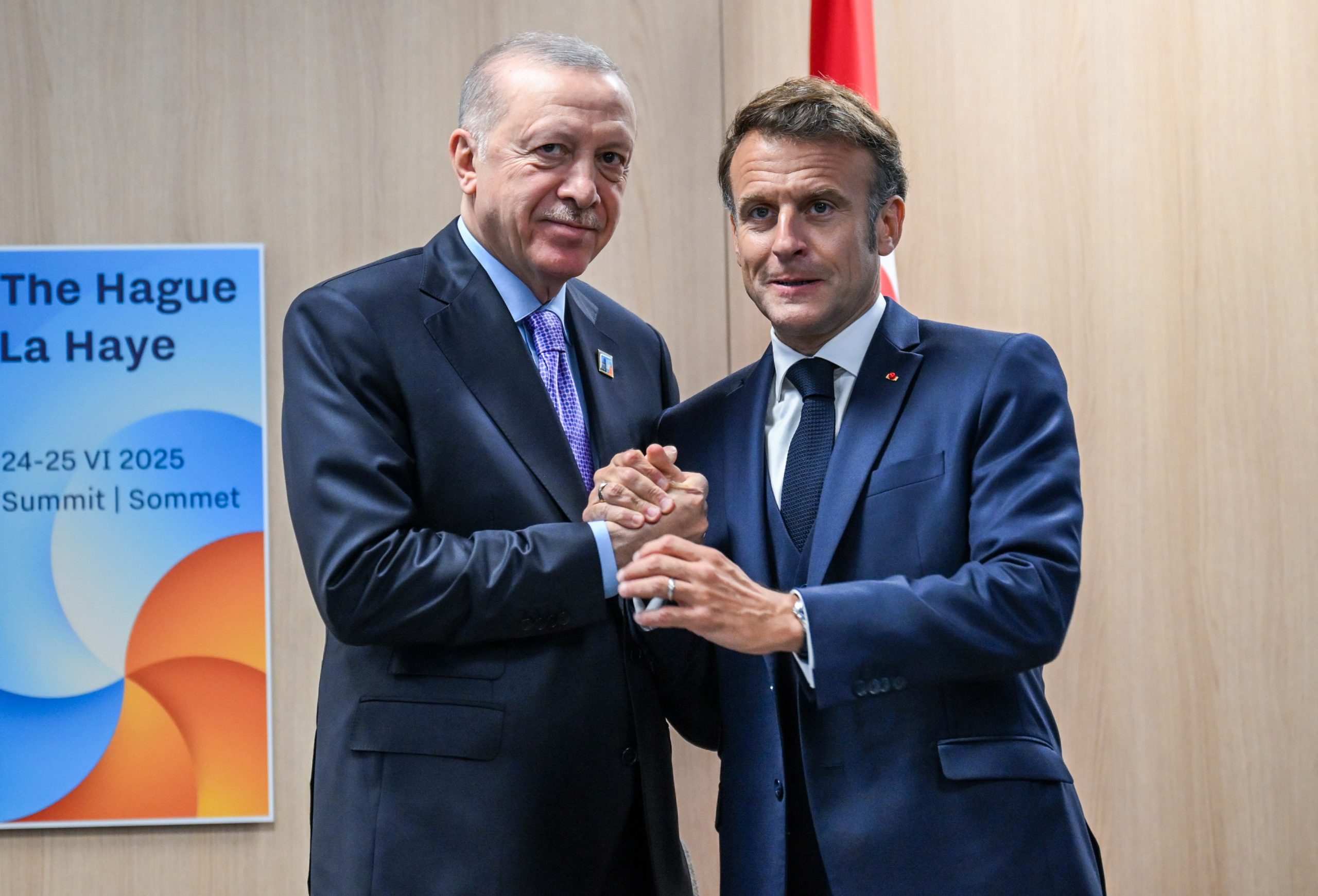 AA 20250625 38384738 38384735 CUMHURBASKANI ERDOGAN FRANSA CUMHURBASKANI MACRON ILE GORUSTU scaled