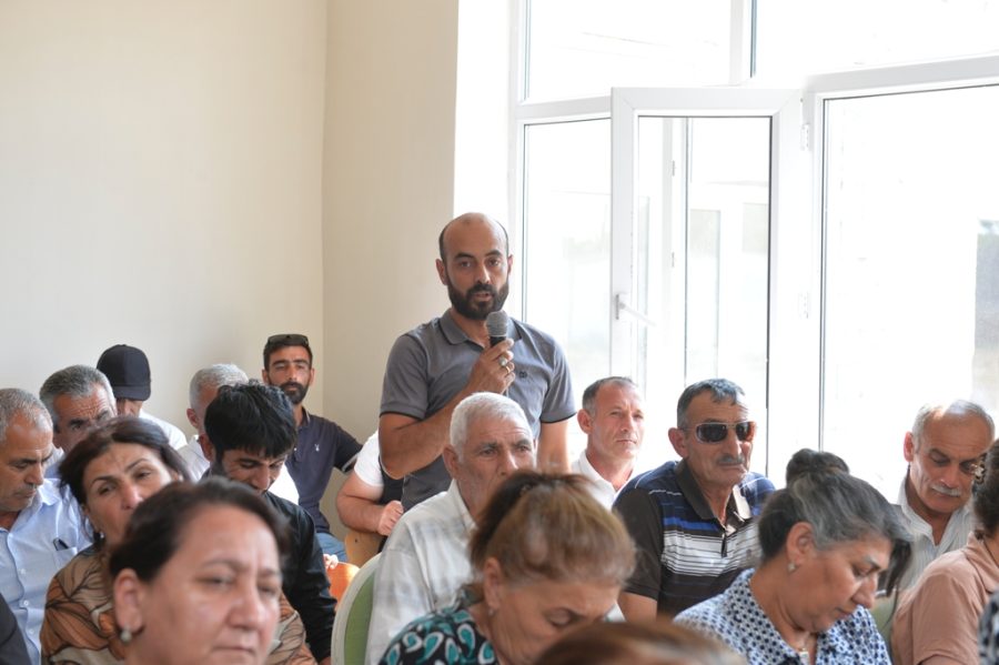 Taleh Qaraşov Balıqçılar qəsəbəsinin sakinlərinin problemlərini dinlədi - FOTO