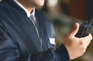 Bakıda mühafizəçinin üzərindən maşın keçdi - TƏFƏRRÜAT