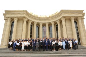 Gəncədə dövlət qulluqçularının peşə bayramı münasibətilə tədbir keçirildi - FOTOLAR