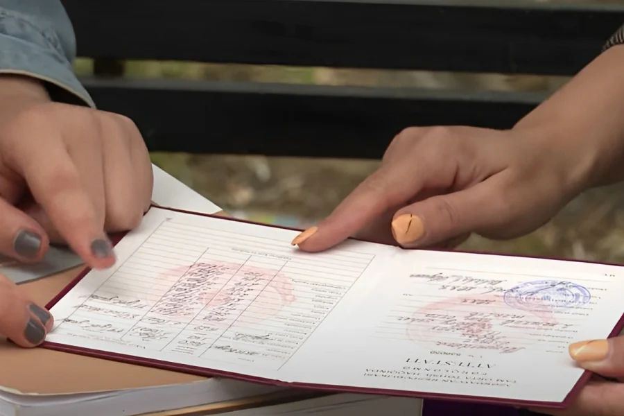 Bu məktəbdə attestat üçün pul yığılır - VİDEO