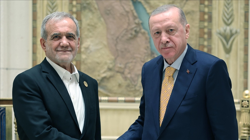 cumhurbaskani erdogan iran cumhurbaskani pezeskiyan ile telefonda gorustu EvV0g