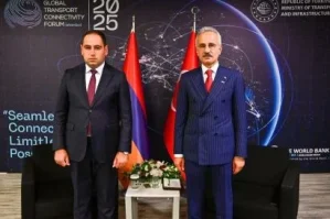 Ermənistanlı nazir İstanbulda Türkiyənin daha bir rəsmisi ilə görüşüb