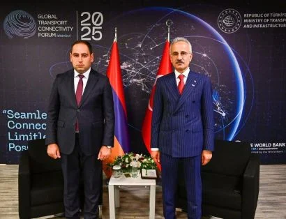 Ermənistanlı nazir İstanbulda Türkiyənin daha bir rəsmisi ilə görüşüb