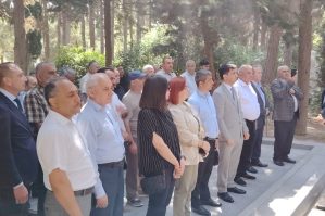 ƏHD rəhbərliyi Əbülfəz Elçibəyin məzarını ziyarət etdi - FOTOLAR