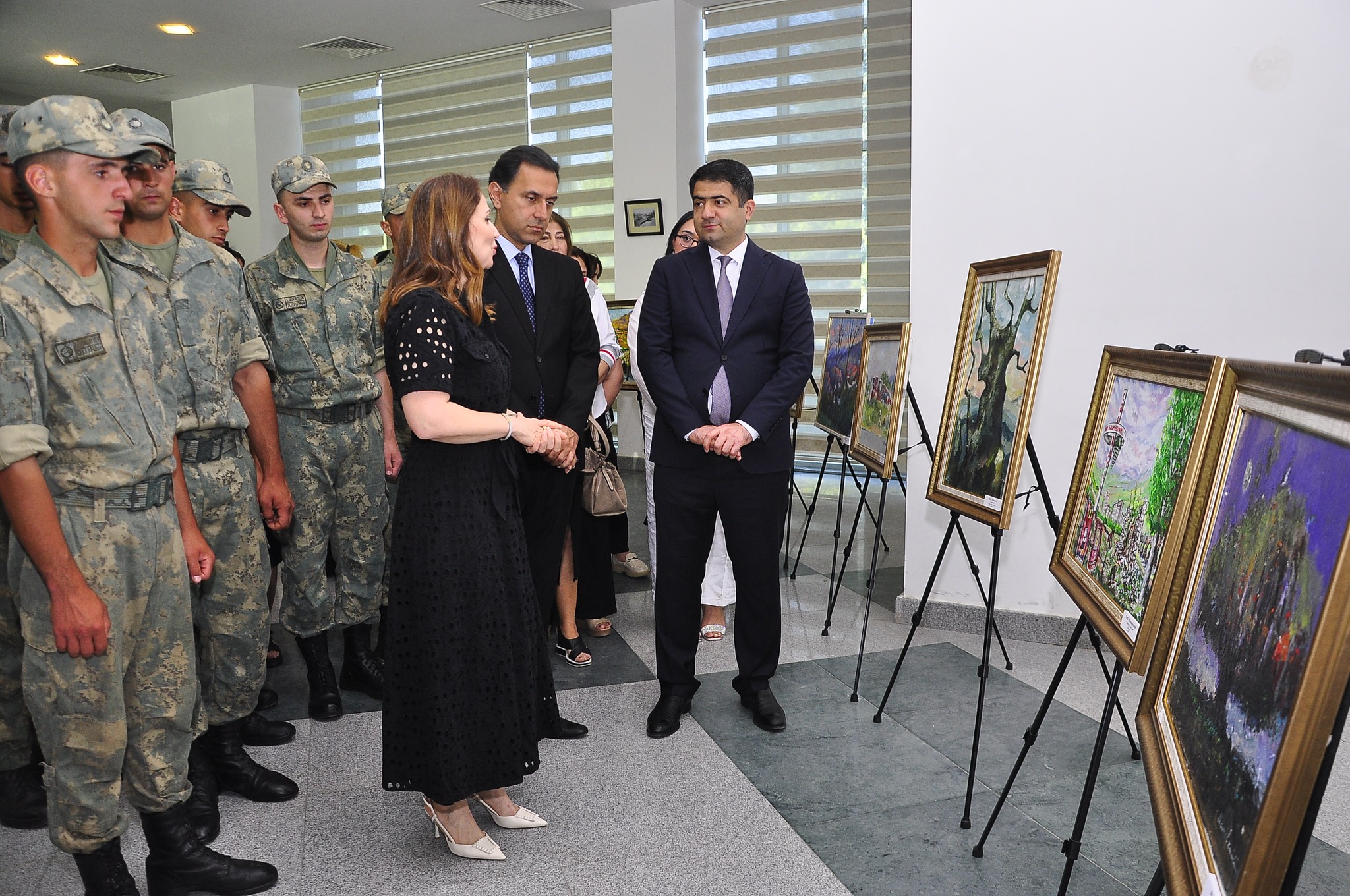 Ağstafada "Zəfərin Ruhu" adlı səyyar rəsm və foto sərgisinin açılışı oldu - FOTOLAR 12 f 12 1