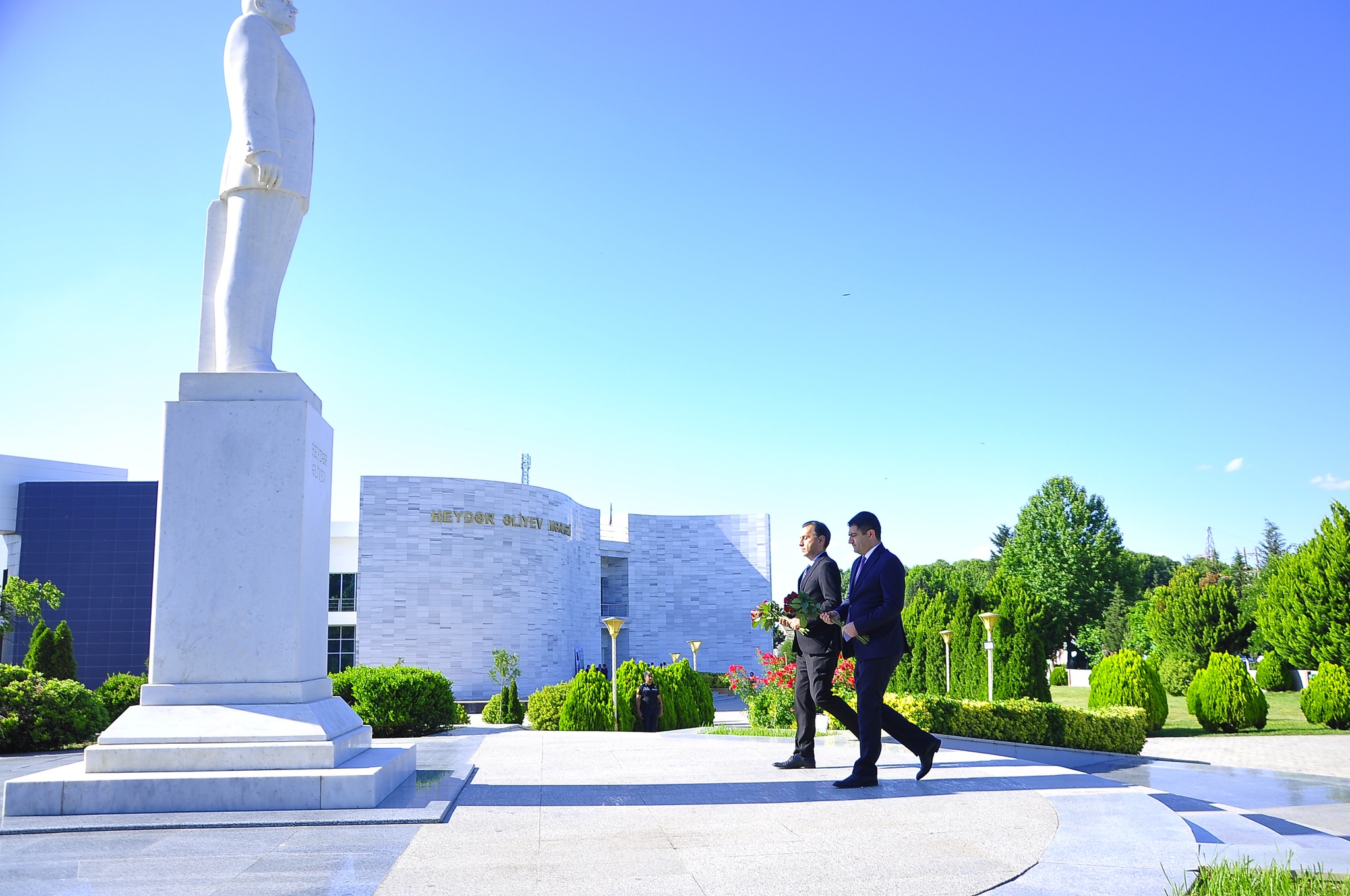 Ağstafada "Zəfərin Ruhu" adlı səyyar rəsm və foto sərgisinin açılışı oldu - FOTOLAR 2 f 2 1